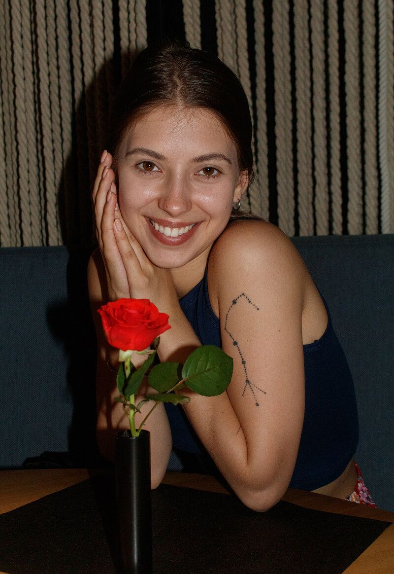Зоя, 32
